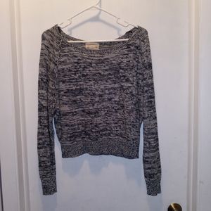 BLACK AND WHITE CROP SWEATER SIZE MEDIUM PRELOVED
